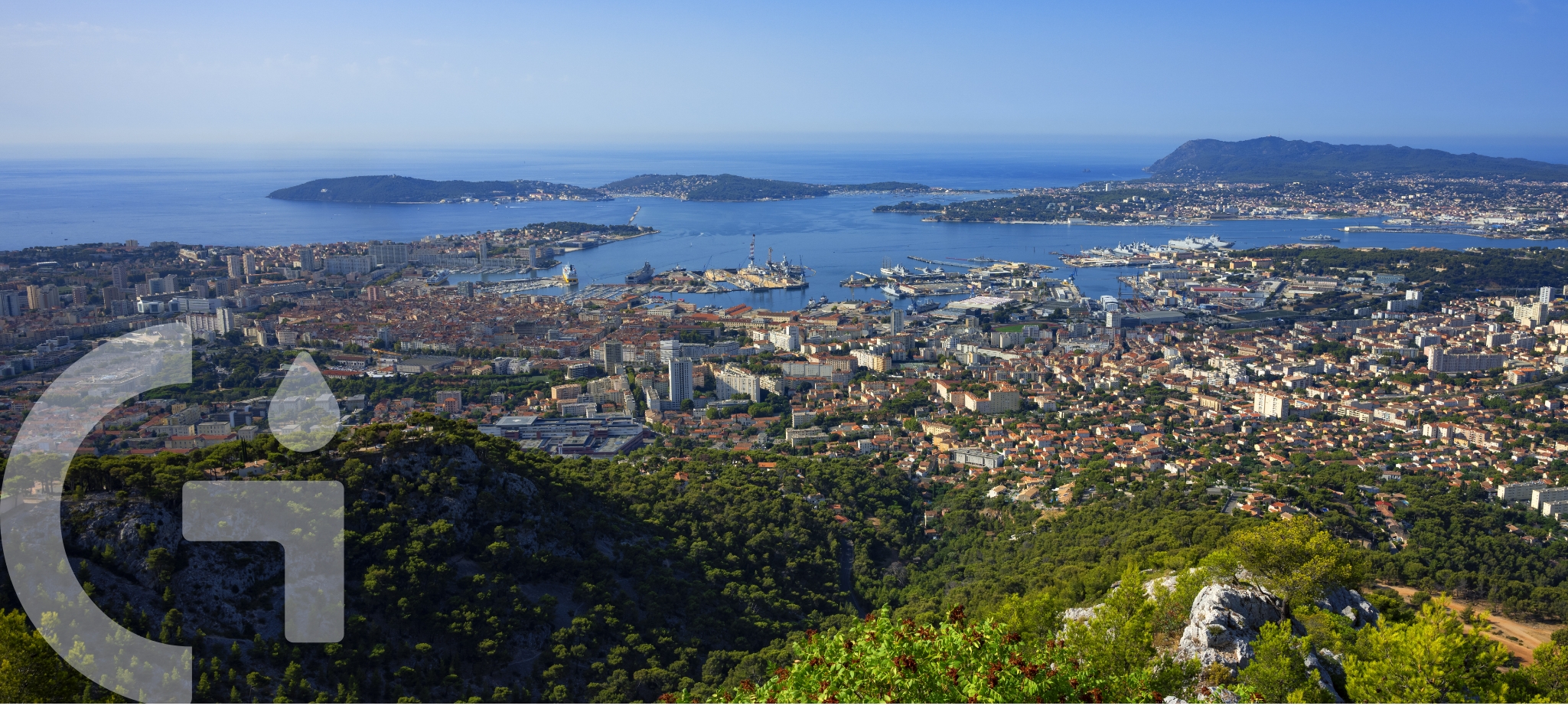 Baie de Toulon accompagné du logo du Groupe GAS Nettoyage.